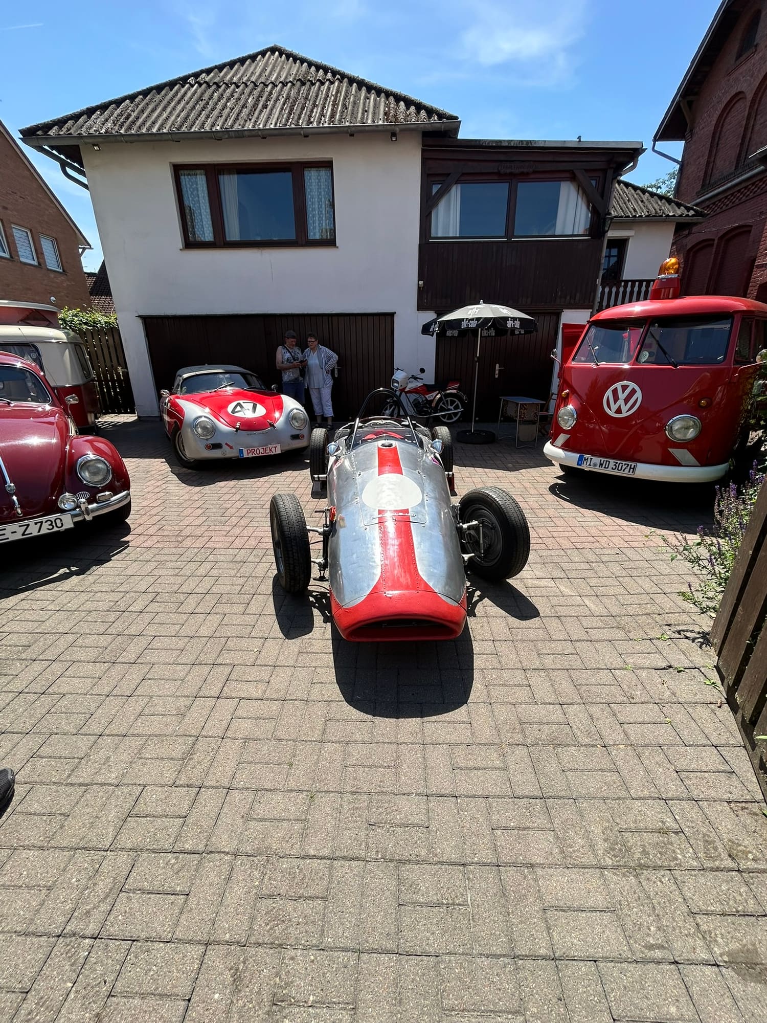 Aircooled Volkswagens in de afgesloten straten van Hessisch Oldendorf.